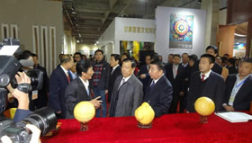 省市领导参观一分田展会现场，对公司产品给予一直好评